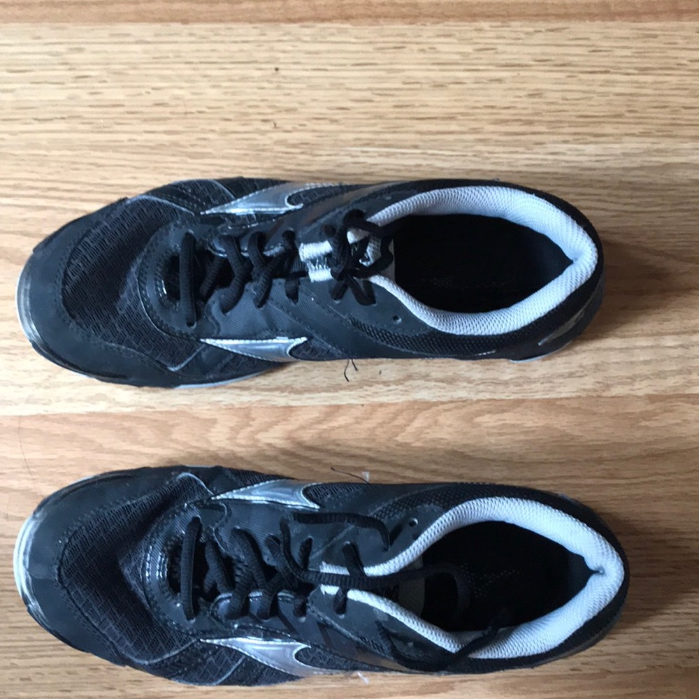 Lightly used Mizuno volleyball shoes